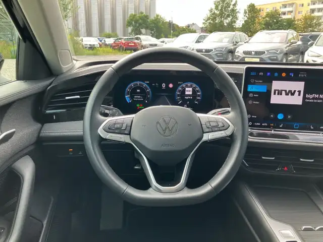 Volkswagen Passat view 15