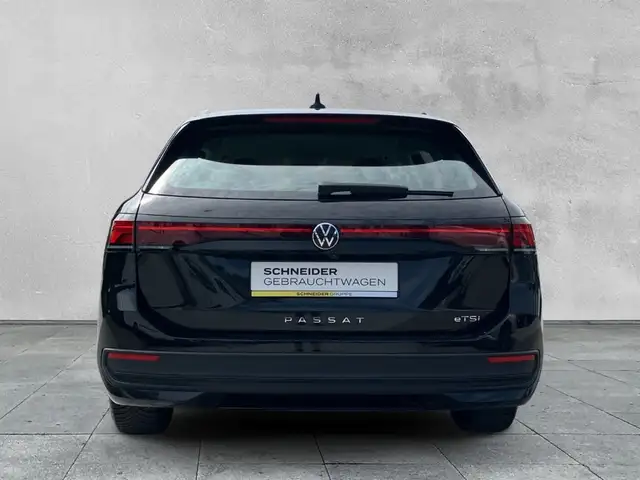 Volkswagen Passat view 4