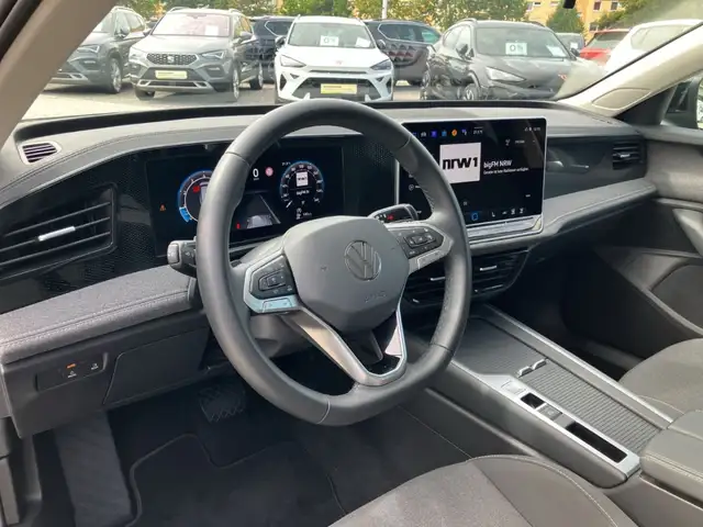 Volkswagen Passat view 10