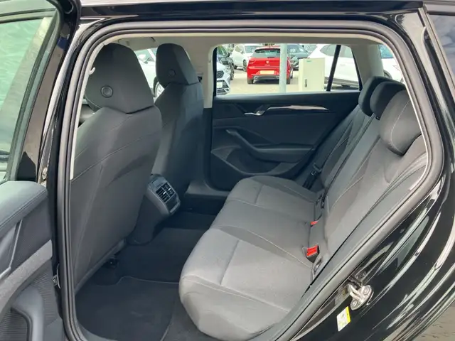 Volkswagen Passat view 11