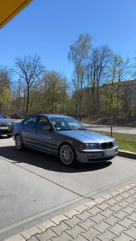 BMW 320i, foto 2