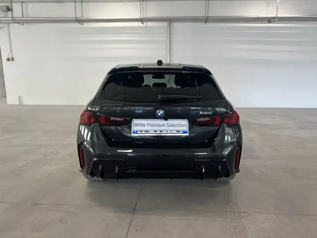 BMW 1 Series view 4