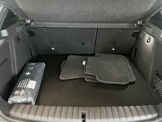 BMW 1 Series view 12