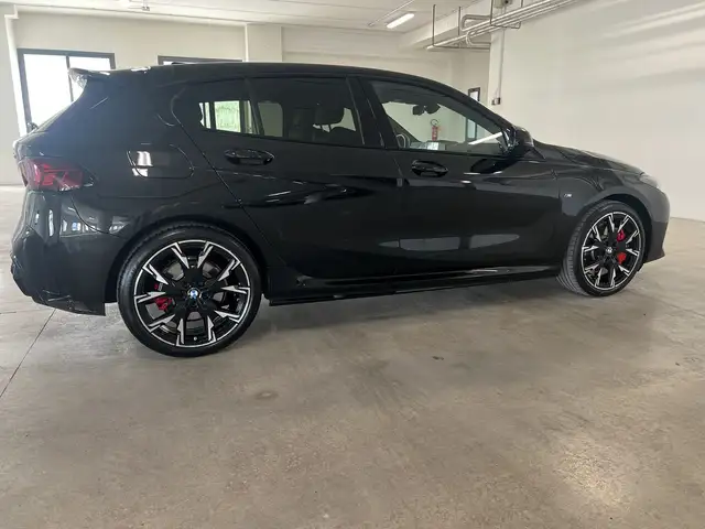 BMW 1 Series view 5