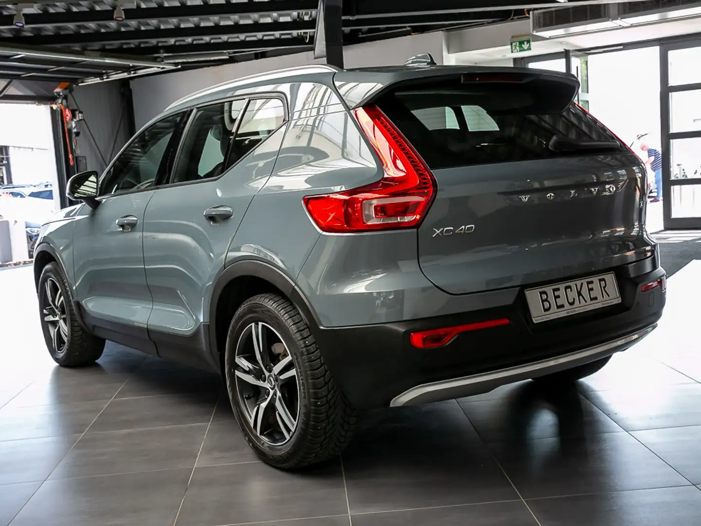 Volvo XC40 MOMENTUM PRO NAVI KAMERA Grau - 2