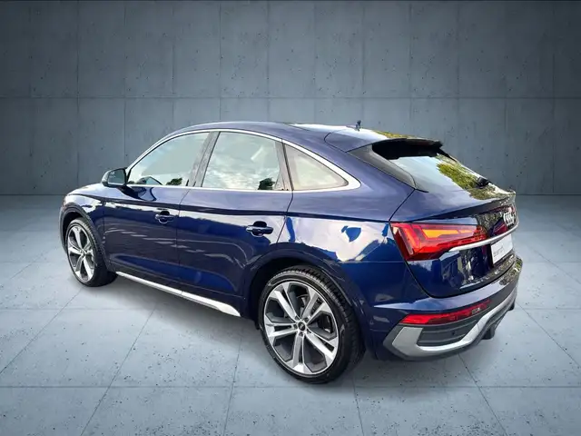 Audi Q5 view 3