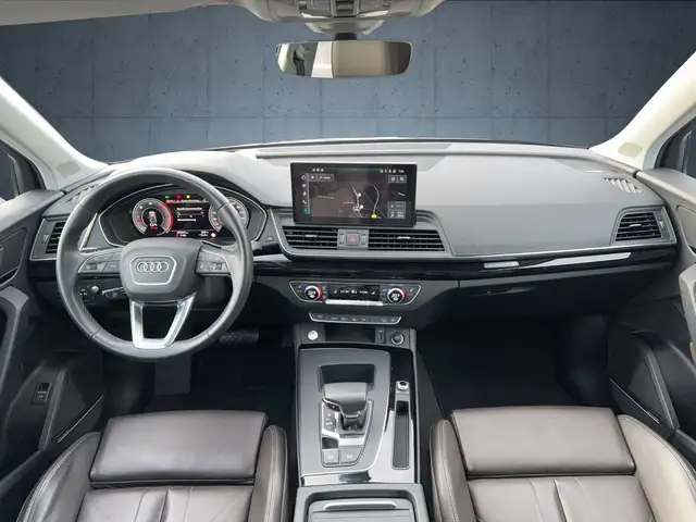 Audi Q5 view 11