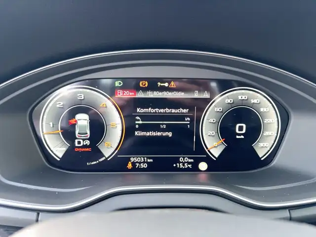 Audi Q5 view 10