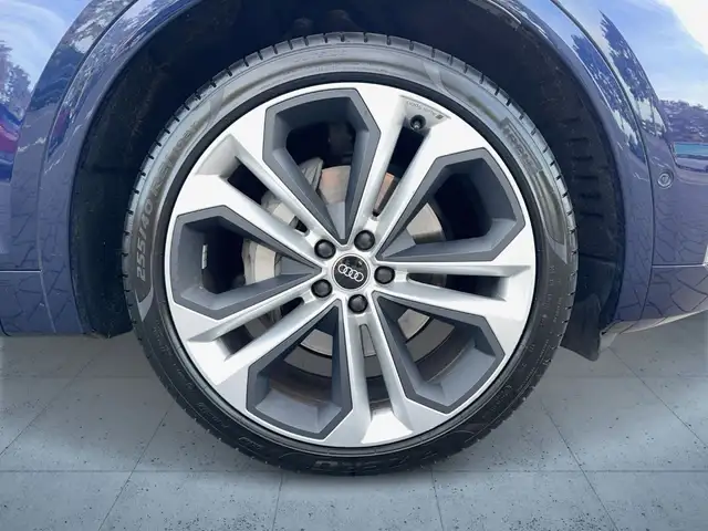 Audi Q5 view 7