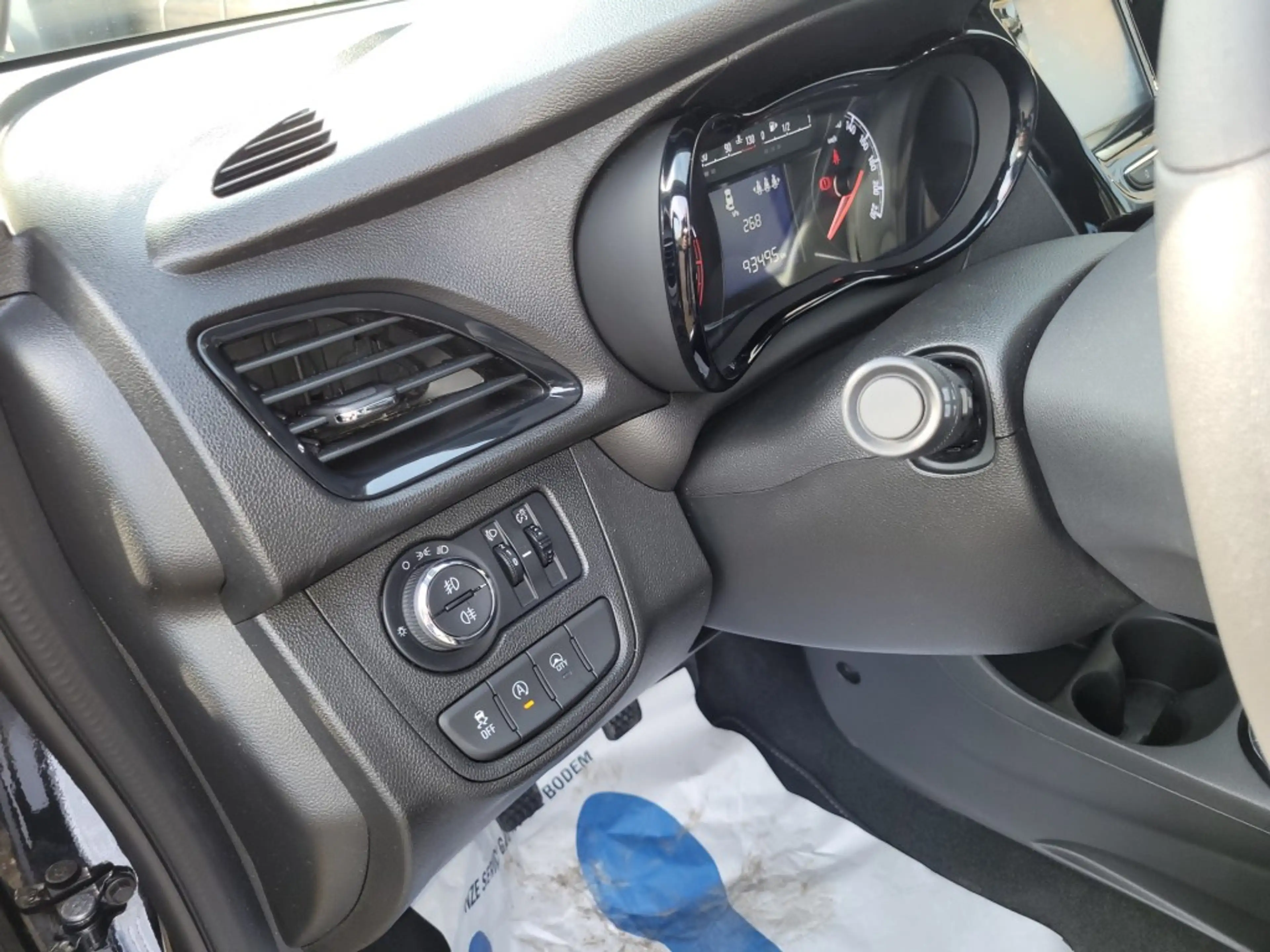 Opel Karl 1.0 Rocks Online Edition — photo 12