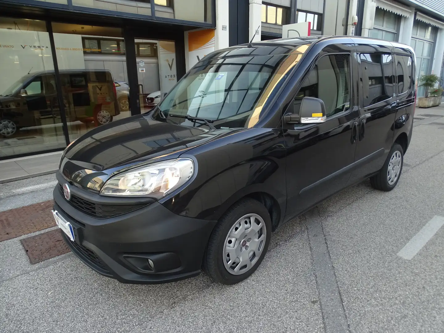 Fiat Doblo Doblo II 2015 1.6 mjt 16v Lounge 95cv NO AUTOCARRO Schwarz - 1