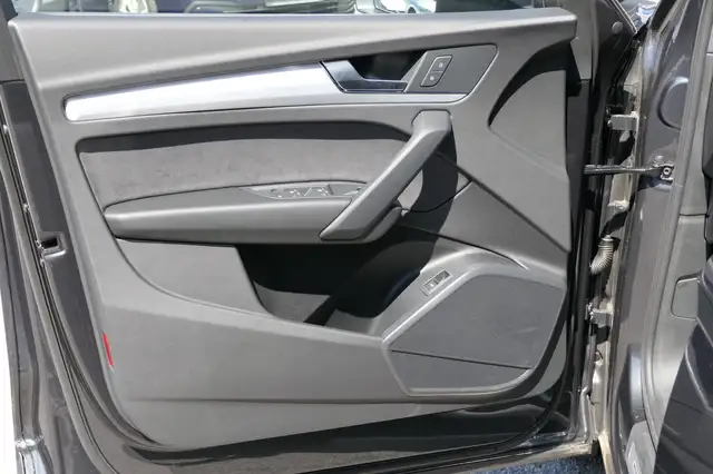 Audi Q5 view 5