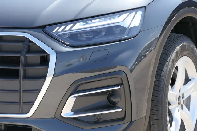 Audi Q5 view 2