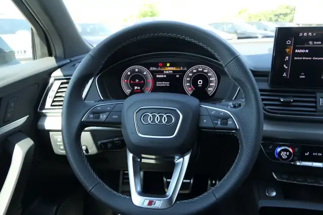 Audi Q5 view 8