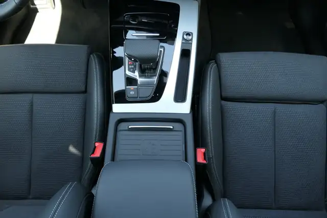 Audi Q5 view 13
