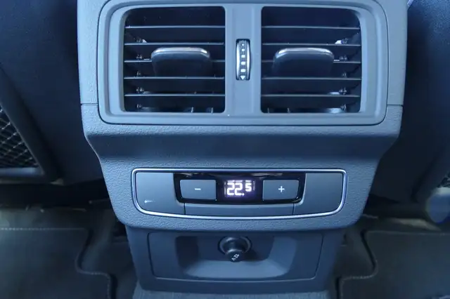 Audi Q5 view 14