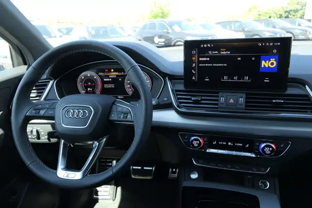 Audi Q5 view 9