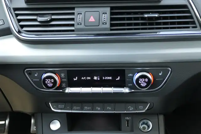 Audi Q5 view 12