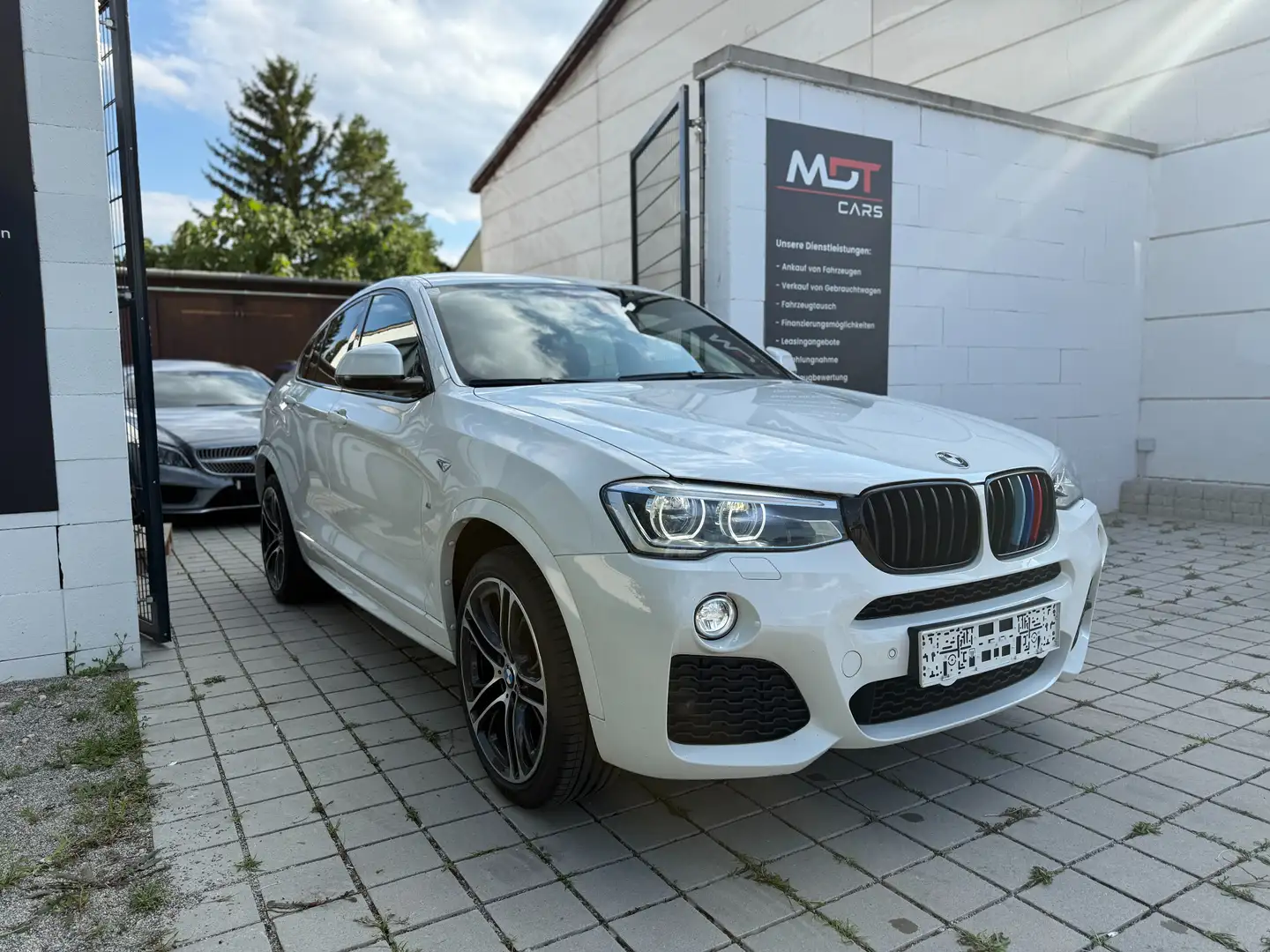 BMW X4 30d M-Paket Aut.|Keyless-Entry|Harman|Kamera|AHK Weiß - 2