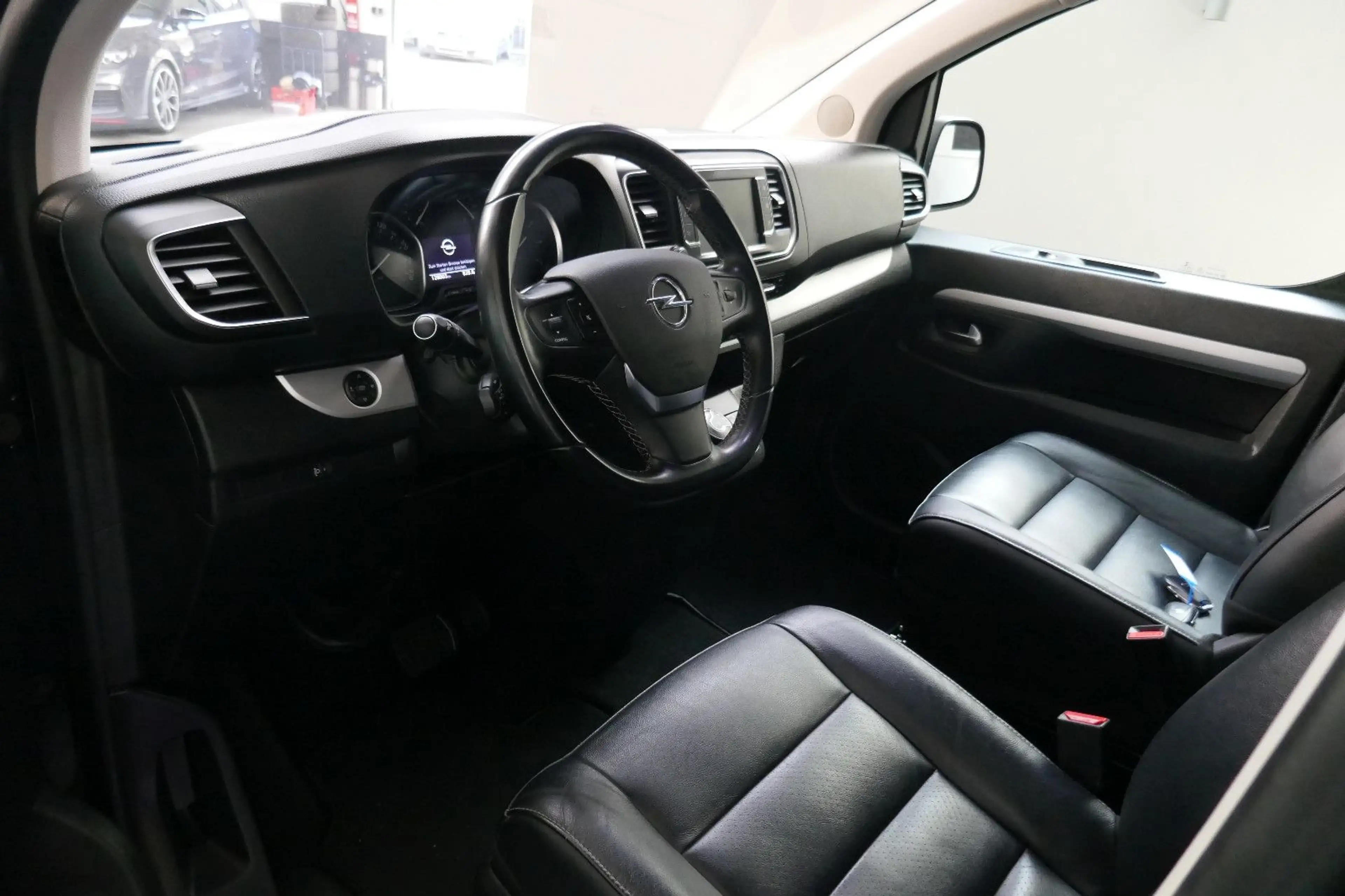 Opel Zafira Life Tourer M *LEDER*NAV*AHK*7Sitzer* — photo 8