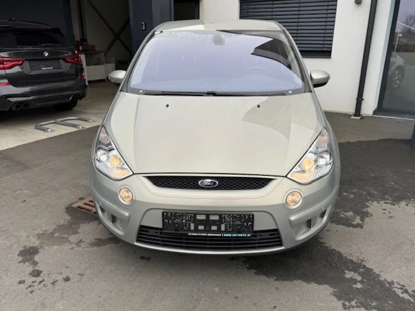 Ford S-Max S-MAX 2,0 TDCi DPF, Sitzheizung, PDC, Super Zus... Silber - 2