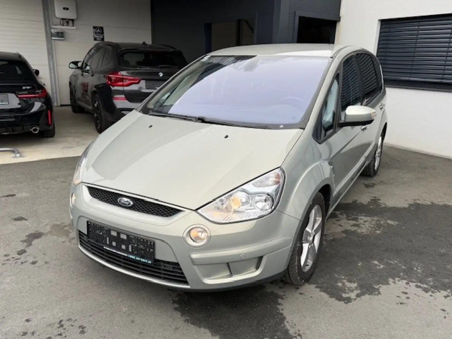 Ford S-Max S-MAX 2,0 TDCi DPF, Sitzheizung, PDC, Super Zus... Silber - 1