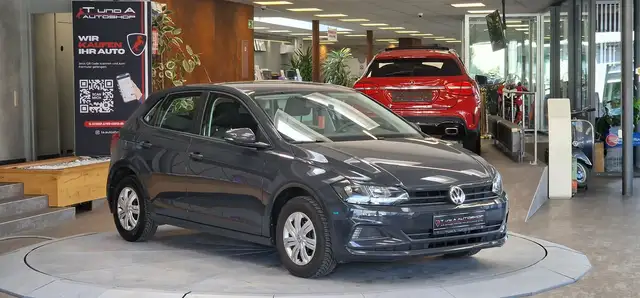 Volkswagen Polo view 3