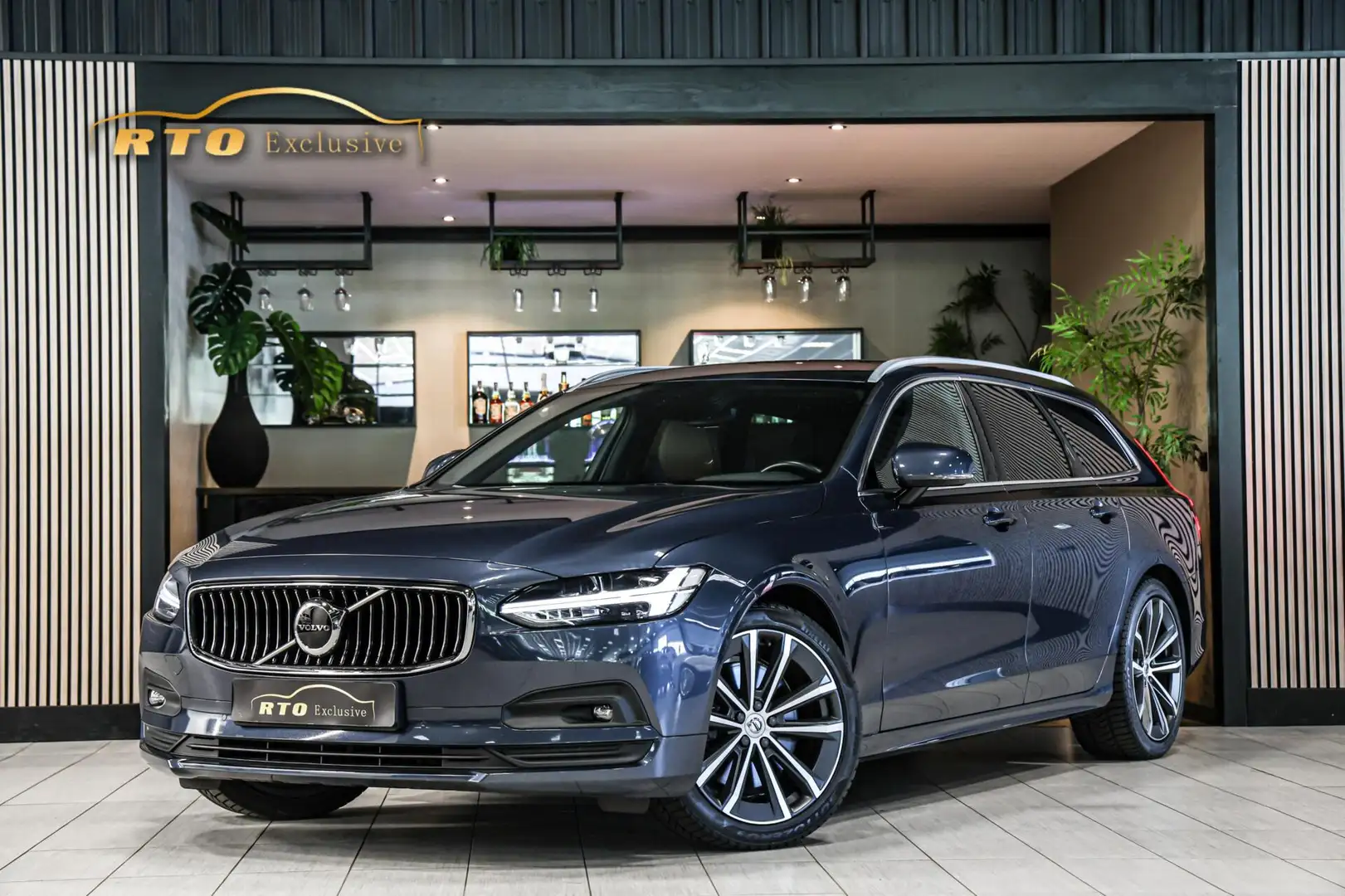 Volvo V90 2.0 B4 Business Pro LEER TREKHAAK CAMERA CARPLAY N Blau - 1