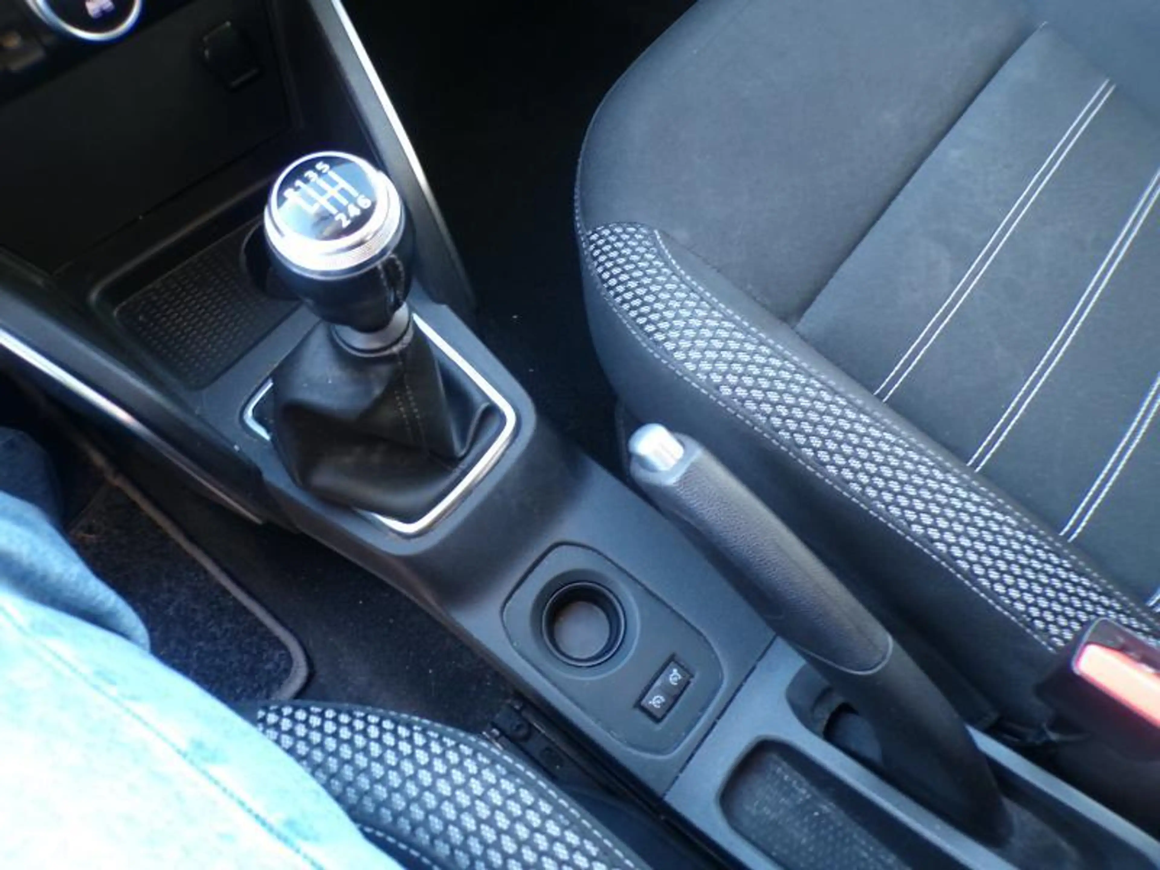 Dacia Duster 1.3 130cv Gris 05/19 Airco GPS Camera Cruise — photo 14