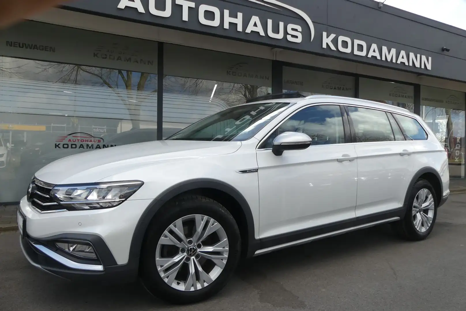 Volkswagen Passat Alltrack 4Motion 2.0TDI*4xSHZ*Pano*AHK* Blanc - 1