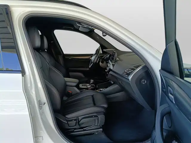BMW X3 view 11