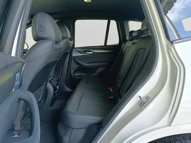 BMW X3 view 9