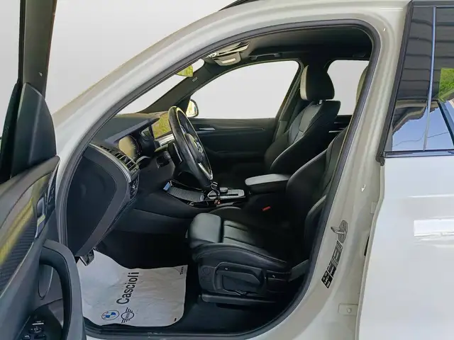 BMW X3 view 8
