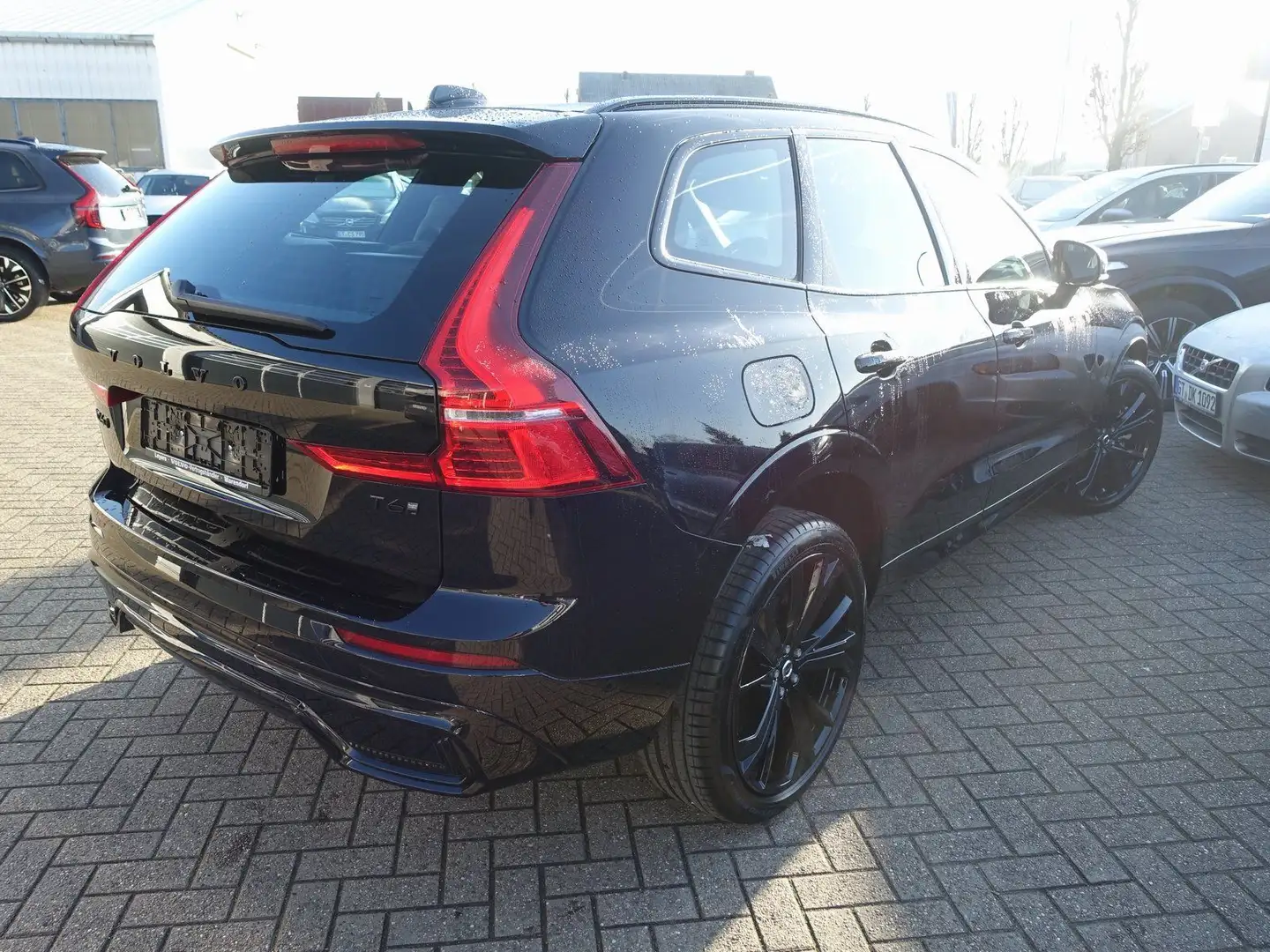 Volvo XC60 Black Edition Plus T6 AWD/Pano/360°/H&K/BLS Schwarz - 2