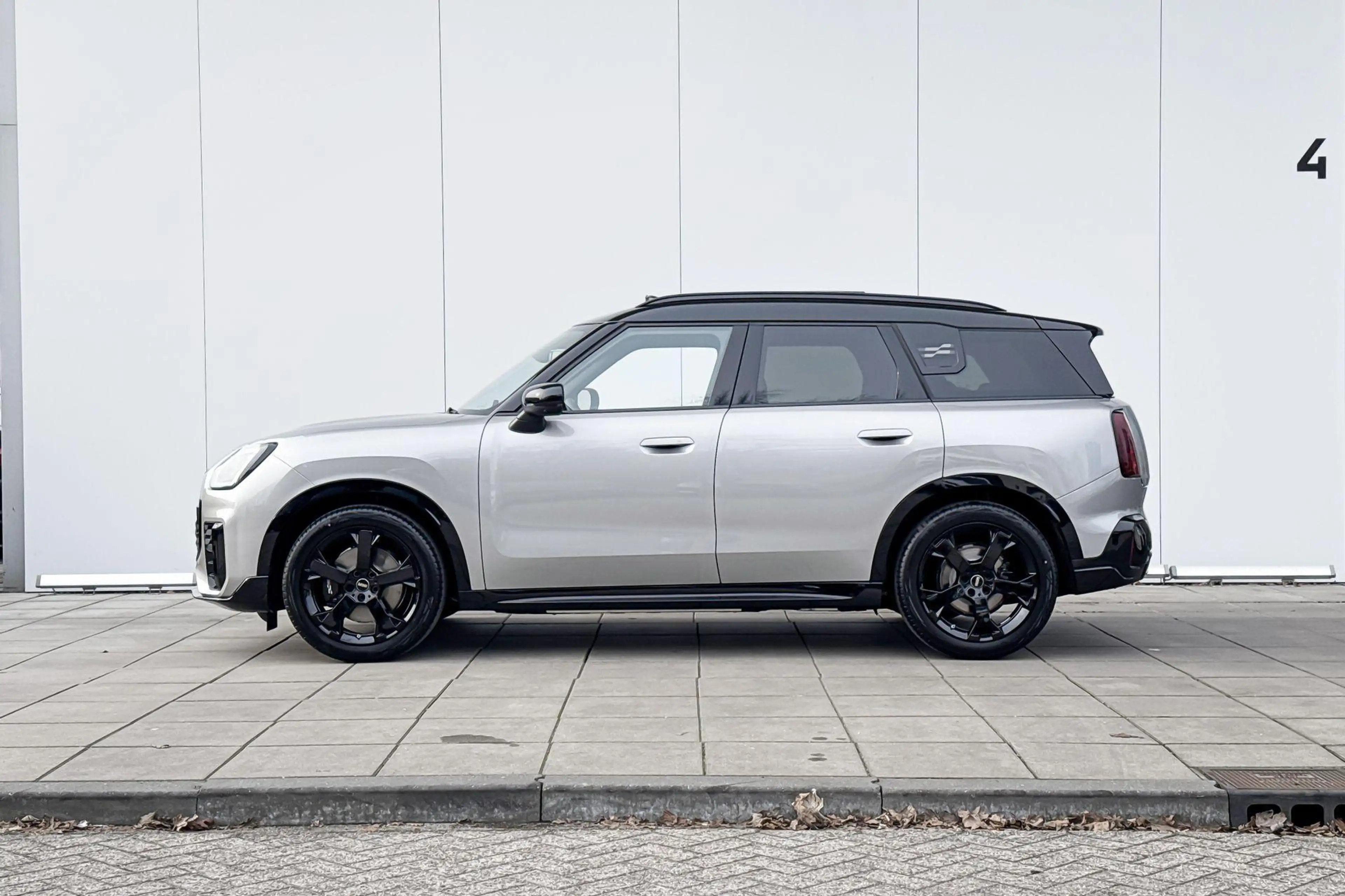 MINI John Cooper Works Countryman Electric E L 66.5 kWh — photo 2