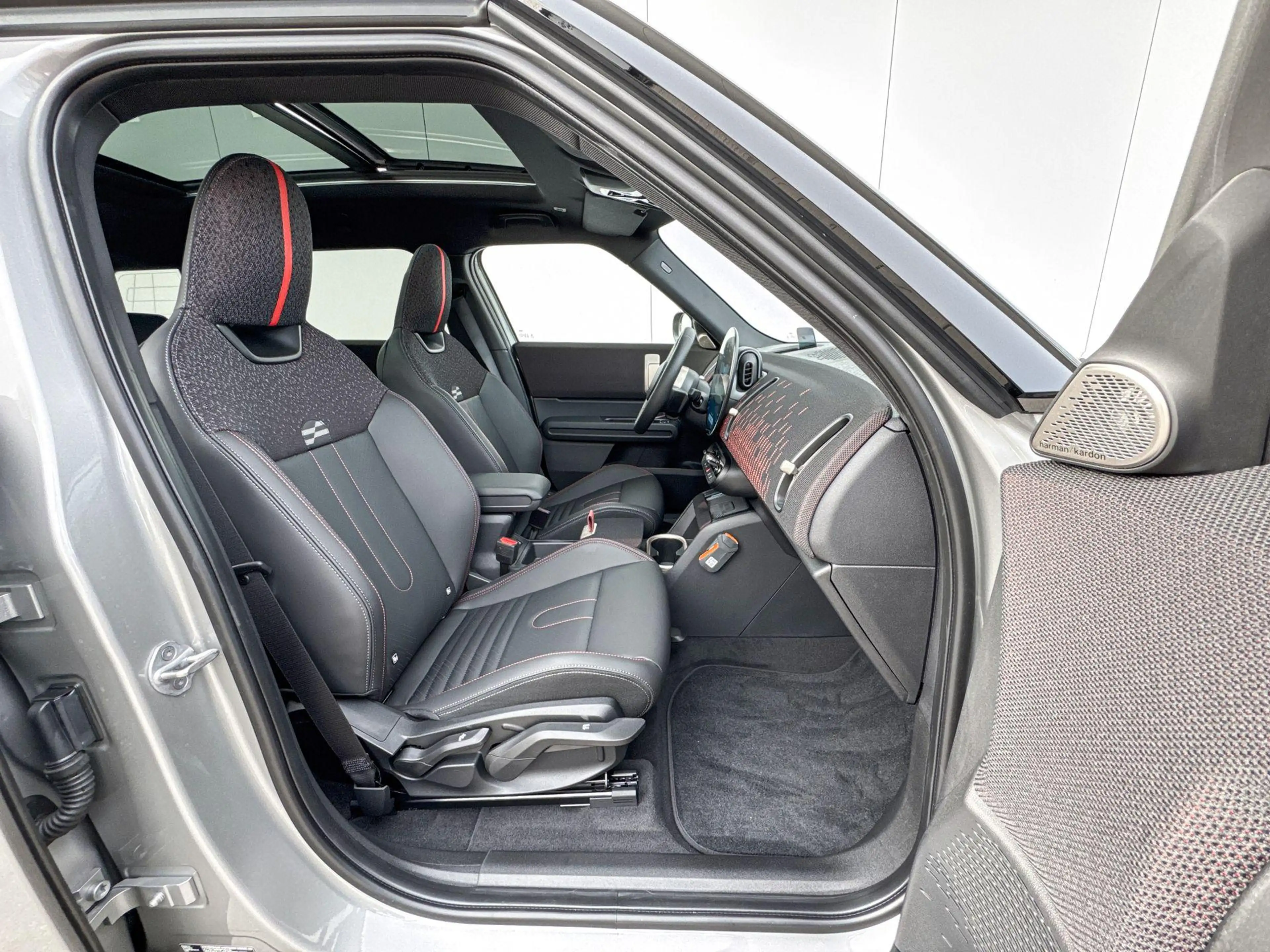 MINI John Cooper Works Countryman Electric E L 66.5 kWh — photo 6