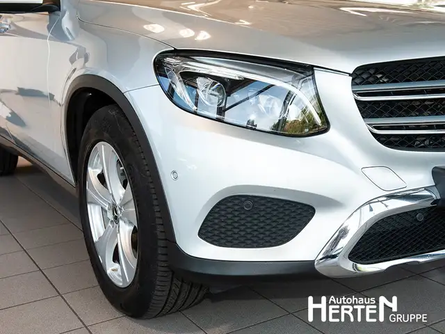 Mercedes-Benz GLC view 13