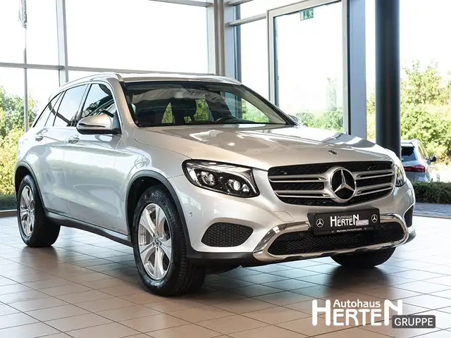 Mercedes-Benz GLC view 3