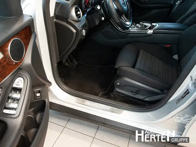 Mercedes-Benz GLC view 12