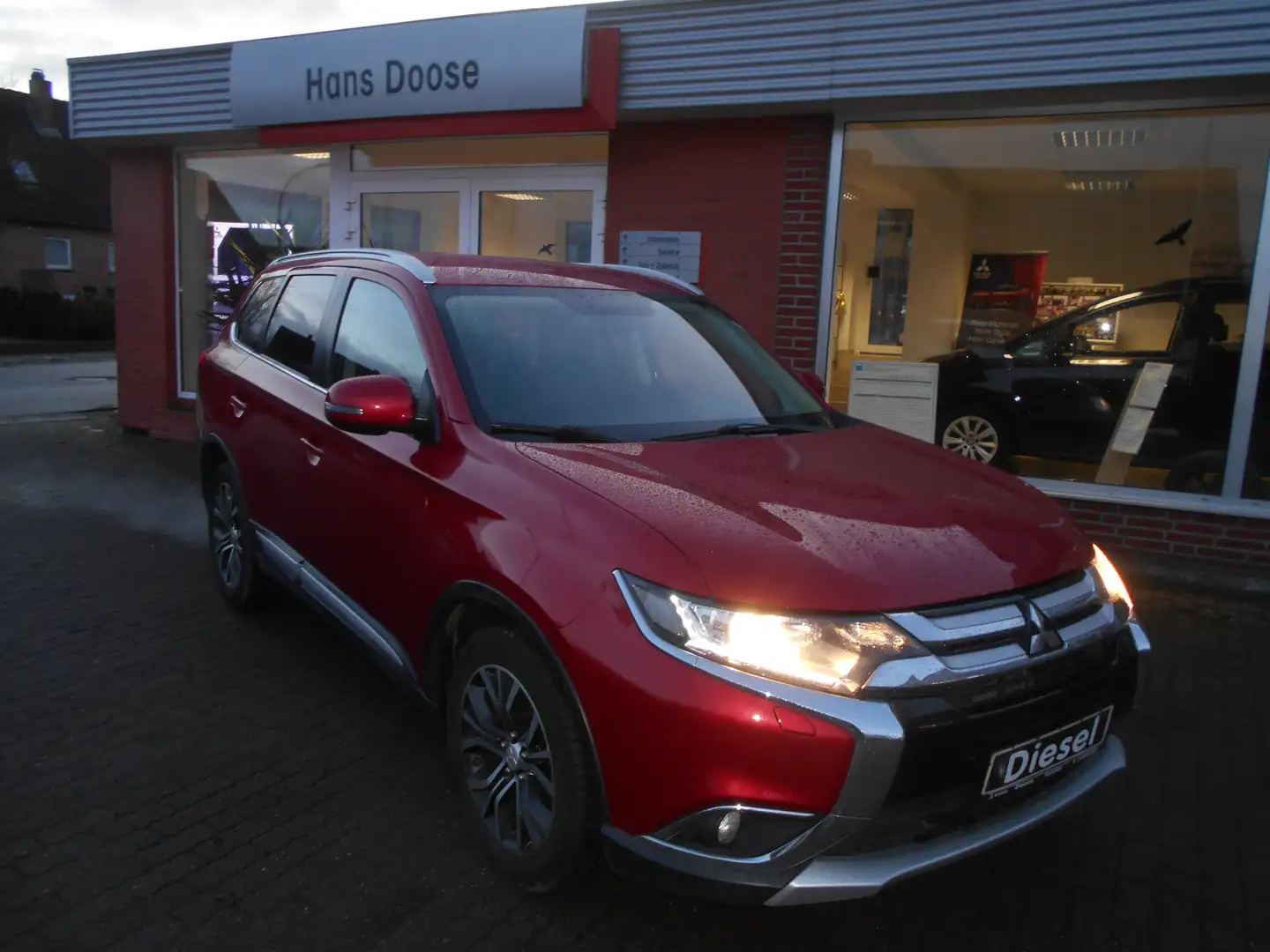 Mitsubishi Outlander 2.2 DI-D 4WD Aut. Diamant Edition Rot - 1
