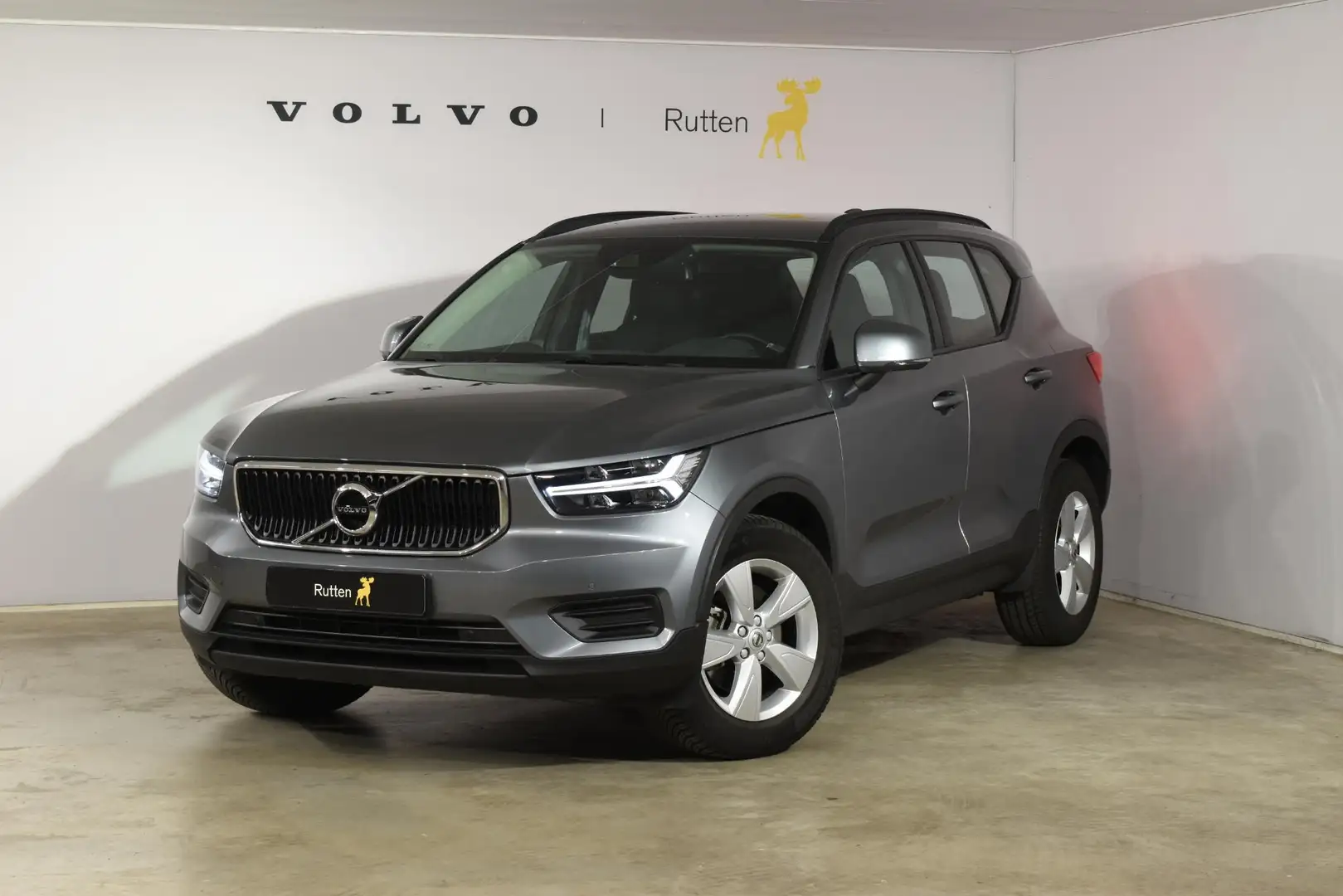 Volvo XC40 T4 190PK Automaat / Navigatie / Parkeersensoren vo Grijs - 2