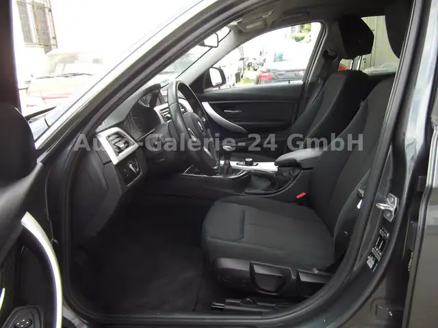 BMW 3 Series view 6