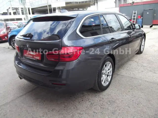 BMW 3 Series view 15