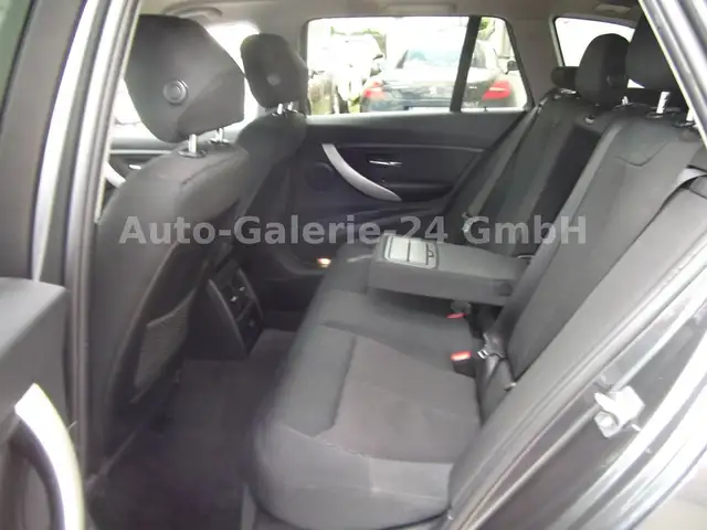 BMW 3 Series view 10