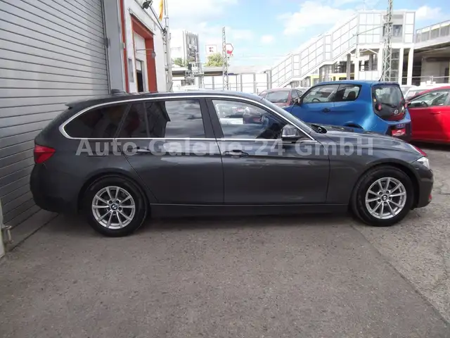 BMW 3 Series view 5