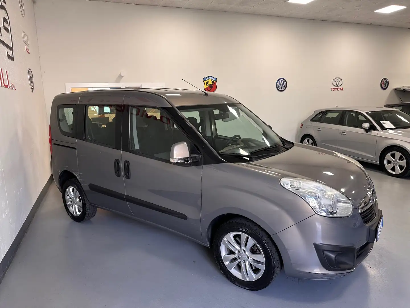 Opel Combo Grigio - 2