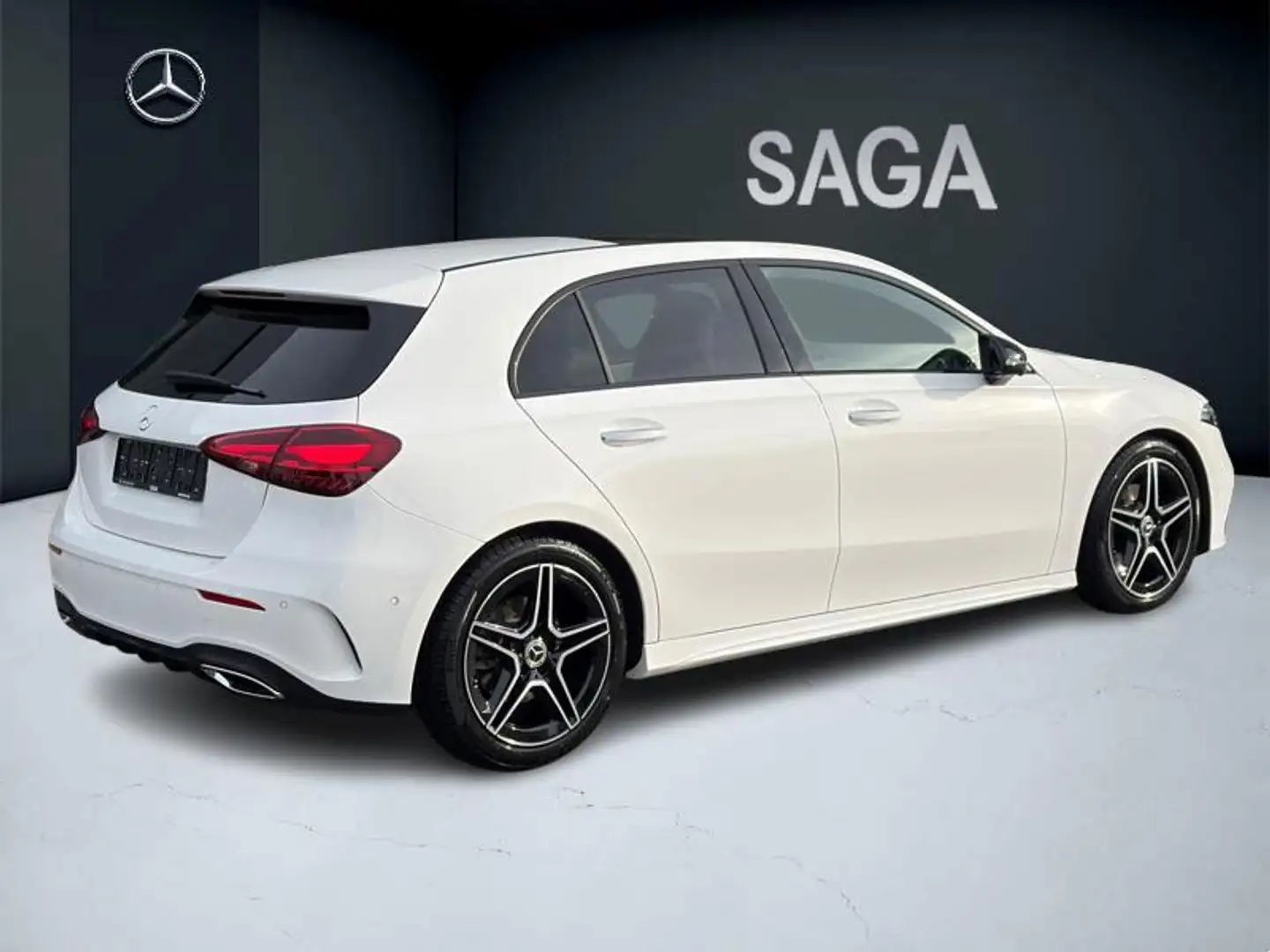 Mercedes-Benz A 200 AMG Pack Night Pano Facelift Wit - 2