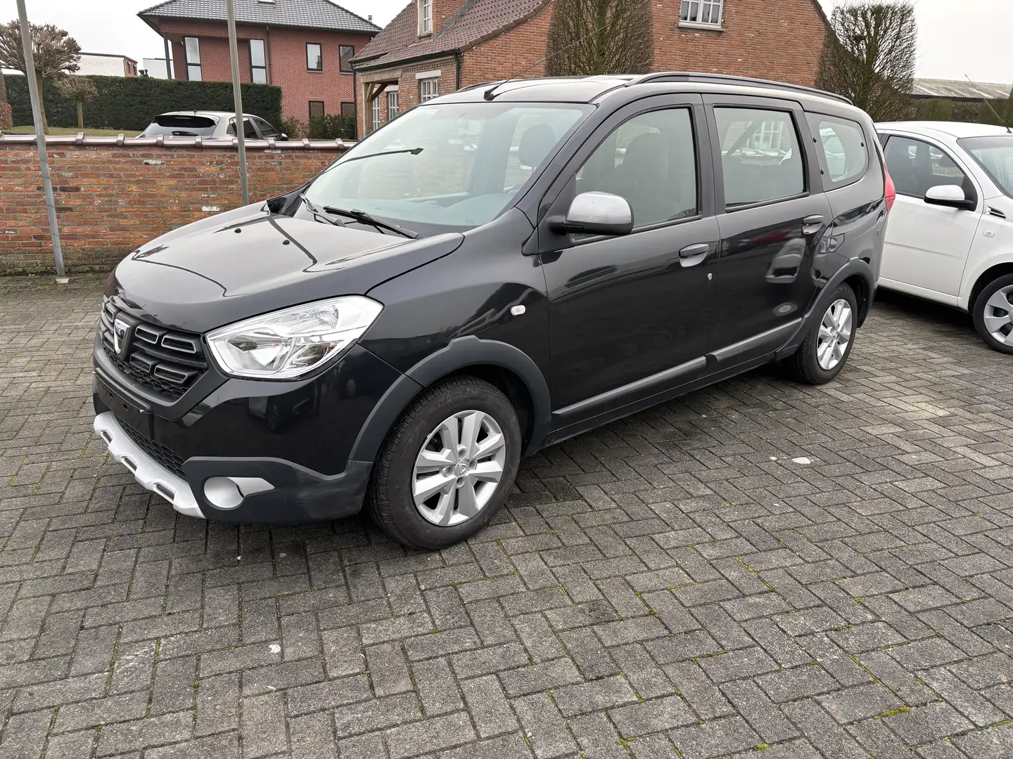 Dacia Lodgy SCe 100 Stepway - 1