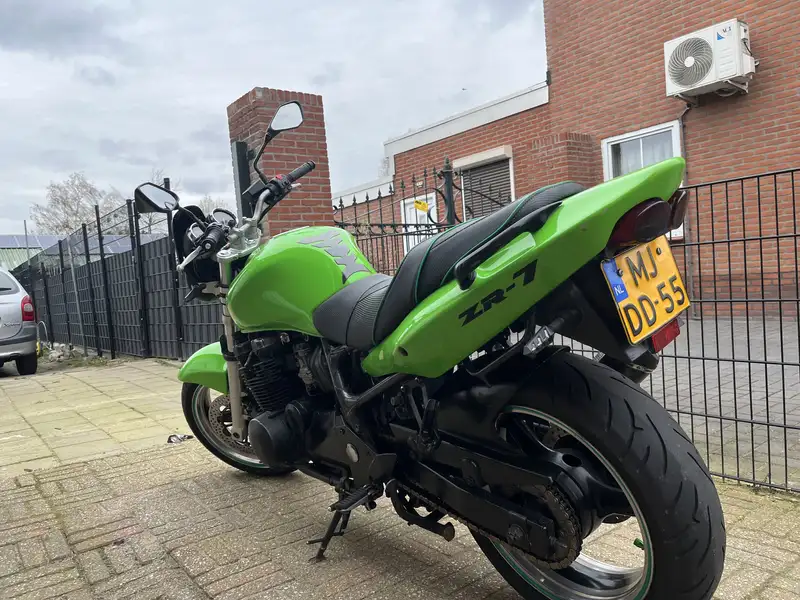 Kawasaki ZR - 7 - foto 2