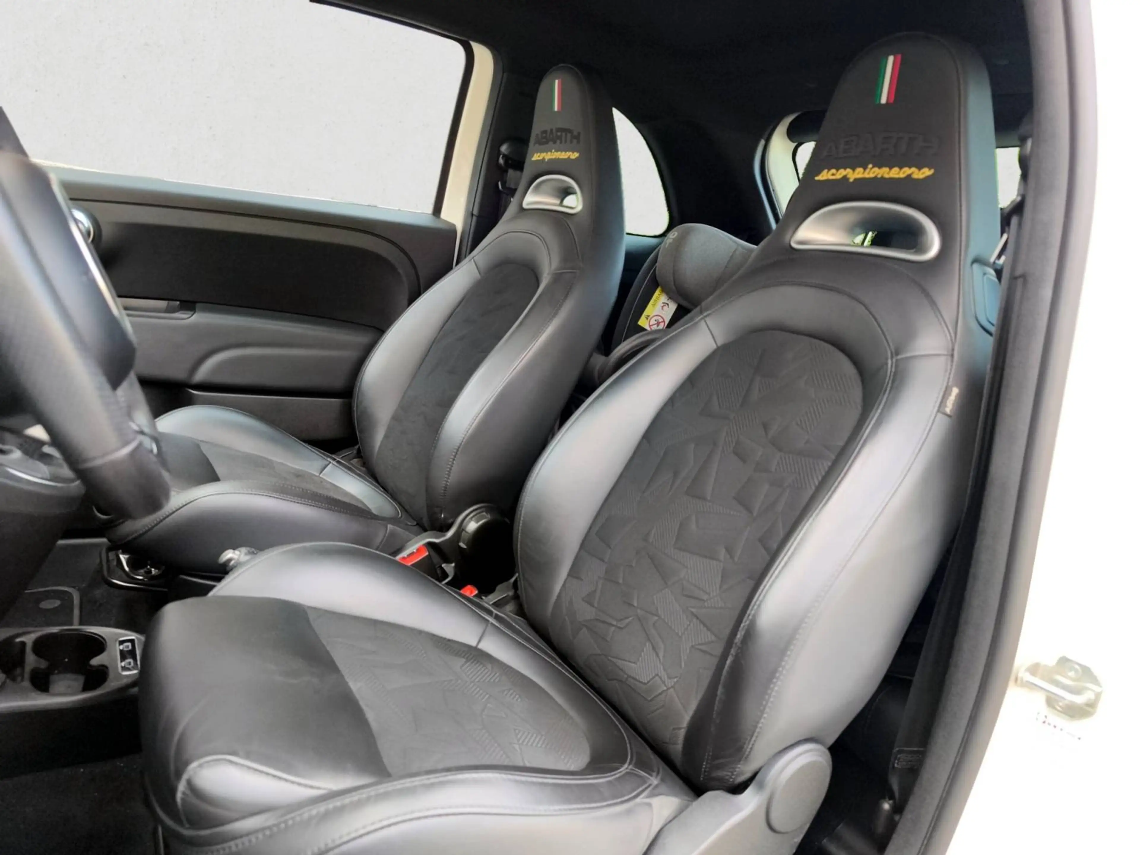 Abarth 595 1.4 T-Jet Scorpioneoro - GARANTIE 12M — photo 10